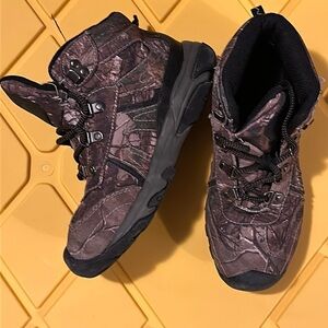Boys 4 realtree hiking boots